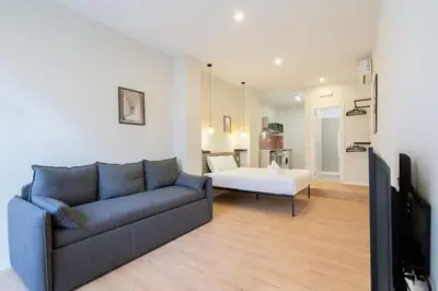 Una cocina o zona de cocina en Ideal flat for 2 pax -F Fpo1