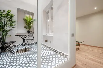 Plano de Stunning New 3BD 3BTH - Justicia City Center
