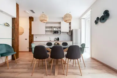 Una cocina o zona de cocina en Stunning New 3BD 3BTH - Justicia City Center