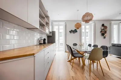 Una cocina o zona de cocina en Stunning New 3BD 3BTH - Justicia City Center