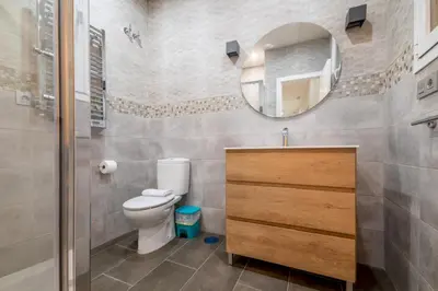 Un baño de Modern Refurbished-2Bedrooms 1.5Bathrs-Justicia
