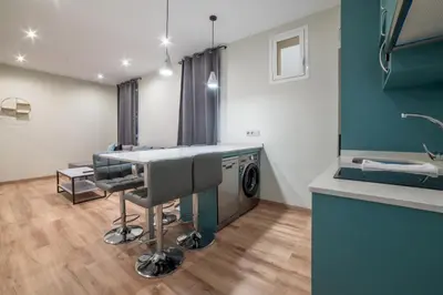 Una cocina o zona de cocina en Modern Refurbished-2Bedrooms 1.5Bathrs-Justicia