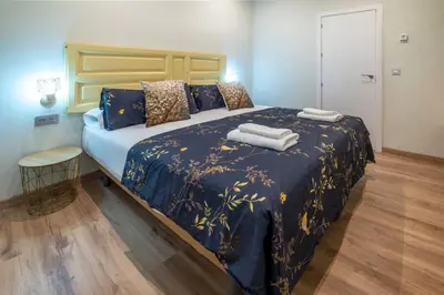Cama o camas de una habitación en Modern Refurbished-2Bedrooms 1.5Bathrs-Justicia