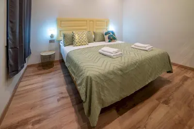 Cama o camas de una habitación en Modern Refurbished-2Bedrooms 1.5Bathrs-Justicia