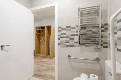 Un baño de Accessible and Modern- 1 Bedroom 1 Bath- Justice