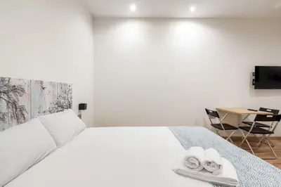 Cama o camas de una habitación en Accessible and renovated- 1Bedroom 1Bath- Justice
