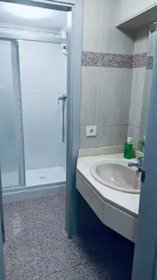 Un baño de Hostel 165