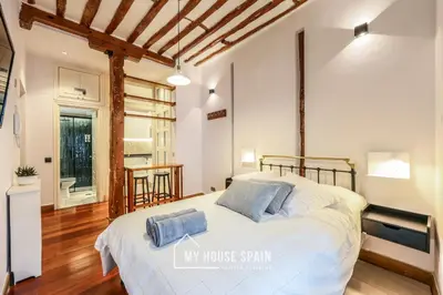 Cama o camas de una habitación en MyHouseSpain - Moderno Estudio en Plaza España