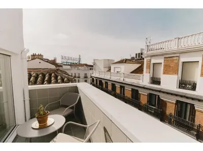 Un balcón o terraza de SkyLine penthouse in the heart of Madrid TET