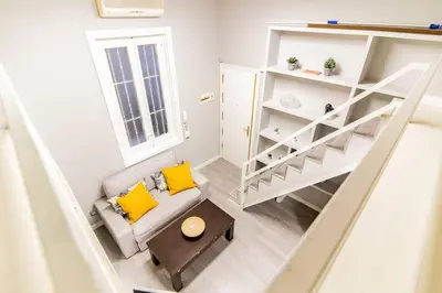 Cama o camas de una habitación en Cozy apartment in the heart of Madrid.M31