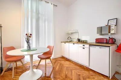 Una cocina o zona de cocina en MEZZANINE ORANGE