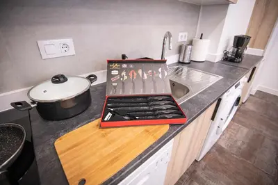 Una cocina o zona de cocina en APARTAMENTO ANTONIO LOPEZ - A
