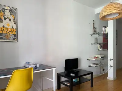 Una televisión o centro de entretenimiento en CELIA. En el corazón de Madrid