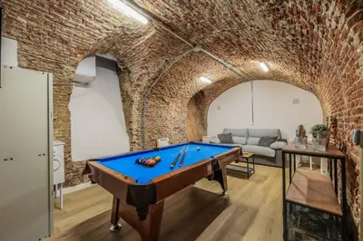 Mesa de billar en Latina Corporate Housing with Billard &Darts