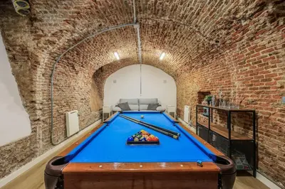 Mesa de billar en Latina Corporate Housing with Billard &Darts