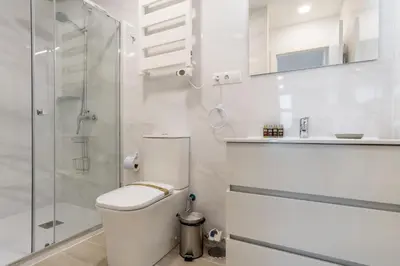 Un baño de Modern comfy-1bedroom 1bathroom-Prosperidad