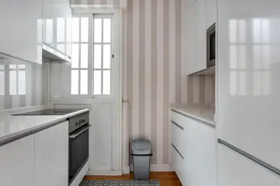 Una cocina o zona de cocina en Bright Modern-2Bedroom 1Bathroom -Av. de América