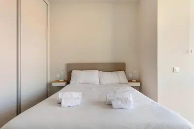 Cama o camas de una habitación en Bright Modern-2Bedroom 1Bathroom -Av. de América