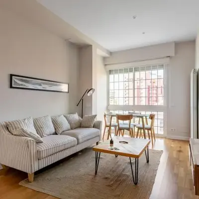 Bright Modern-2Bedroom 1Bathroom -Av. de América