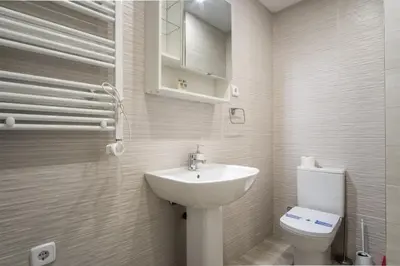 Un baño de 1 bedroom 1.5 bathrooms furnished - Delicias Atocha - Modern - MintyStay