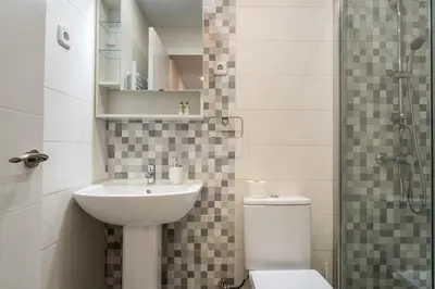Un baño de 1 bedroom 1.5 bathrooms furnished - Delicias Atocha - Modern - MintyStay