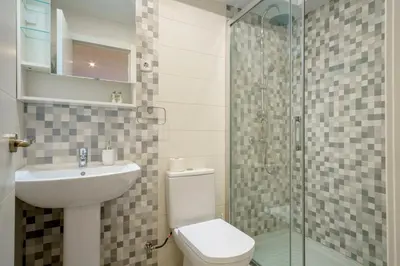 Un baño de Stylish Duplex-1Bedroom-1.5Baths-Delicias Atocha