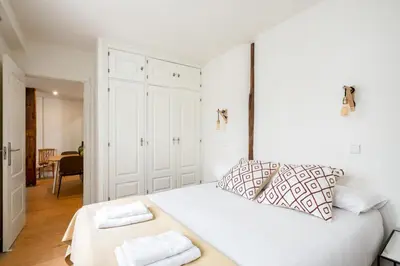 Cama o camas de una habitación en Bright and Modern - 1Bedroom 1Bathroom - Malasaña