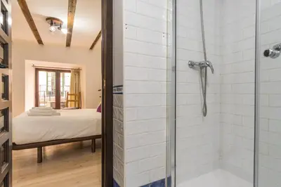 Un baño de Bright and Cozy - 2 Bedrooms 1.5 Baths - La Latina