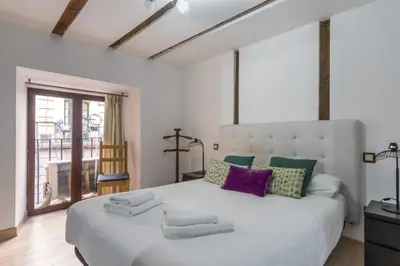 Cama o camas de una habitación en Bright and Cozy - 2 Bedrooms 1.5 Baths - La Latina