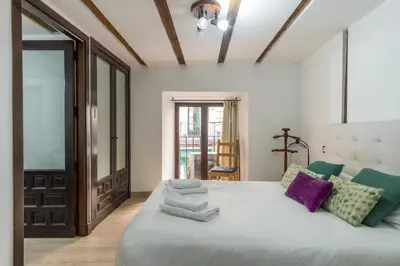 Cama o camas de una habitación en Bright and Cozy - 2 Bedrooms 1.5 Baths - La Latina