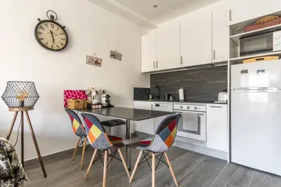 Una cocina o zona de cocina en Bright apartment -1Bedroom 1Bathroom-Prado