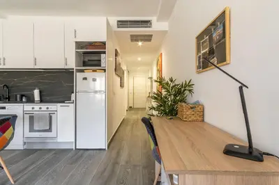 Una cocina o zona de cocina en Bright apartment -1Bedroom 1Bathroom-Prado