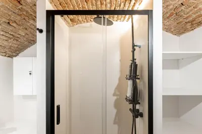 Un baño de HONEY APARTMENT IN THE CENTER OF MADRID