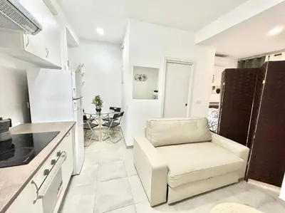 Una cocina o zona de cocina en Metro Avenida de América 01