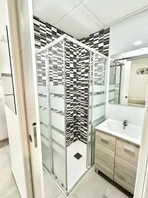 Un baño de Metro Avenida de América 01