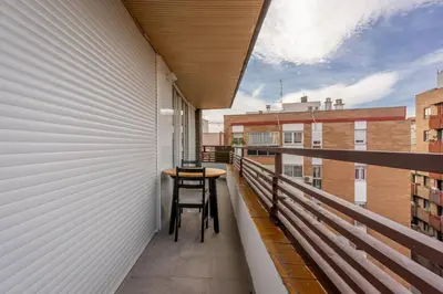 Un balcón o terraza de Bright with terrace- 2Bd 2Bth- Salamanca