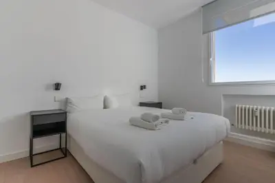 Cama o camas de una habitación en Bright with views -2Beds 1Bath- Bernabéu