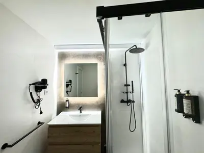 Un baño de CavaBajaSuites 2