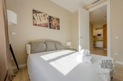Cama o camas de una habitación en Vive la esencia de Madrid para 7 en Santa Ana 6