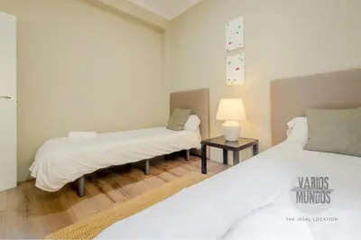 Cama o camas de una habitación en Confort y tradición para 7, conoce Toledo 77