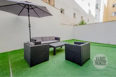 Zona de estar de Vive Madrid con Terraza para 5 en Santa Ana 6