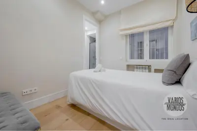 Cama o camas de una habitación en Atractiva y práctica para 9, conoce Toledo 77