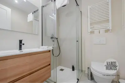 Un baño de Atractiva y práctica para 9, conoce Toledo 77