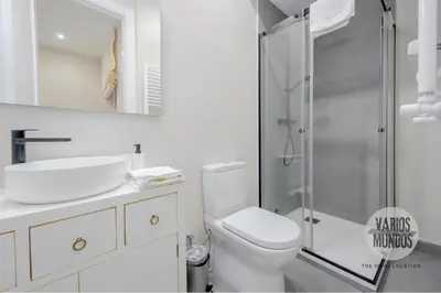 Un baño de Atractiva y práctica para 9, conoce Toledo 77