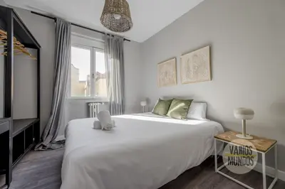 Cama o camas de una habitación en Encantador piso en La Latina - Madrid Centro