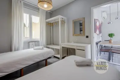 Cama o camas de una habitación en Encantador piso en La Latina - Madrid Centro