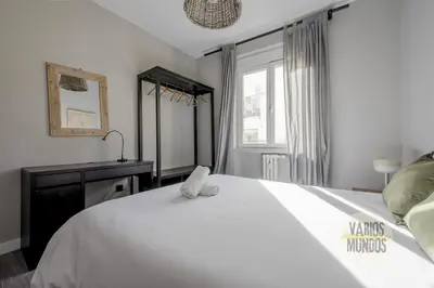 Cama o camas de una habitación en Encantador piso en La Latina - Madrid Centro