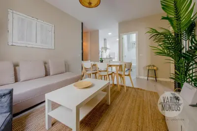 Zona de estar de Vive un Oasis para 7 en Santa Ana 6