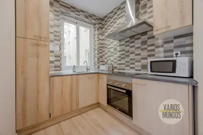 Una cocina o zona de cocina en Agradable piso de 3hab en El Rastro-Centro de Madrid