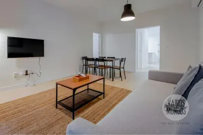 Una televisión o centro de entretenimiento en Toque tradicional para 6, en Tirso de Molina E1
